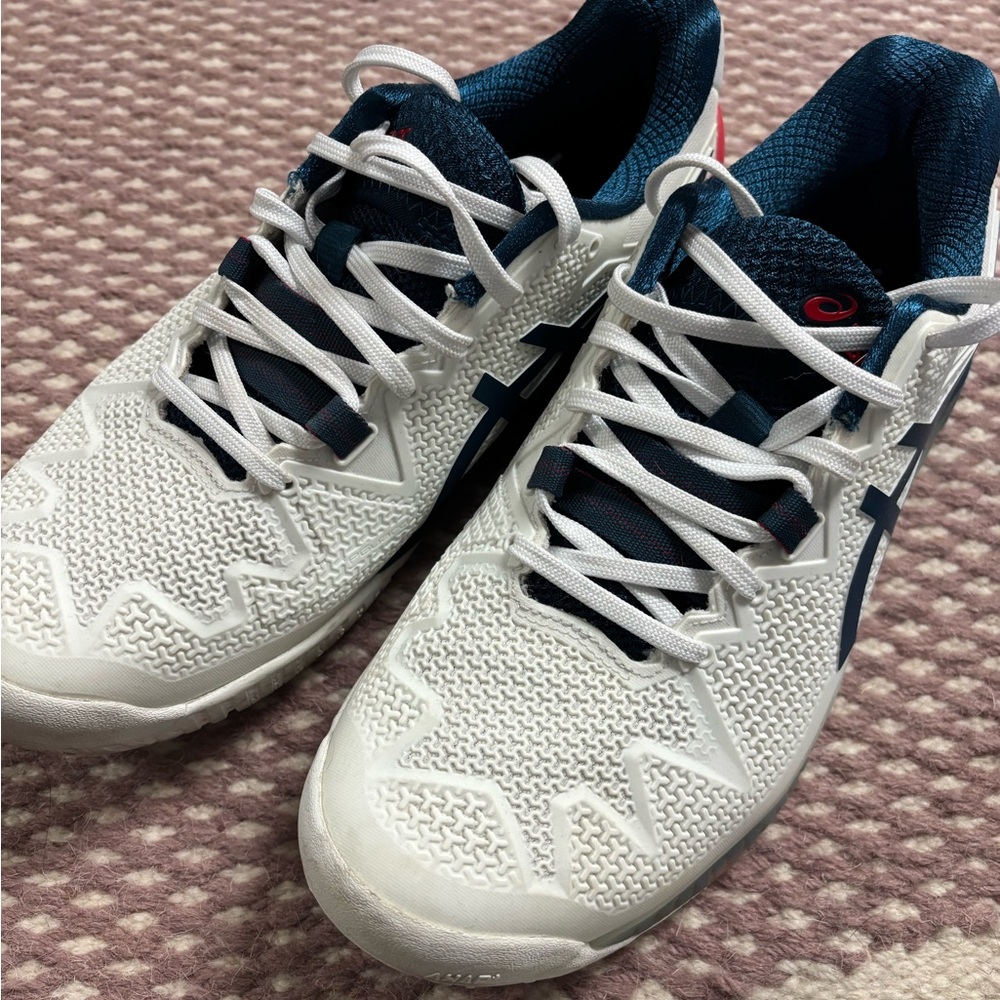 Men’s adidas’s gel “resolution-8” size 6.5w hardly worn. Wide shoe